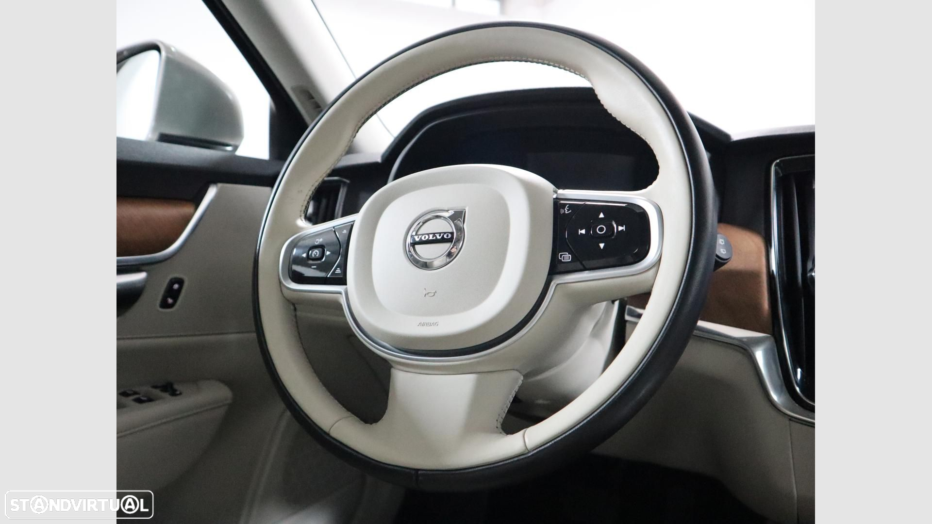 Volvo V90 2.0 B4 Momentum Plus Geartronic - 8