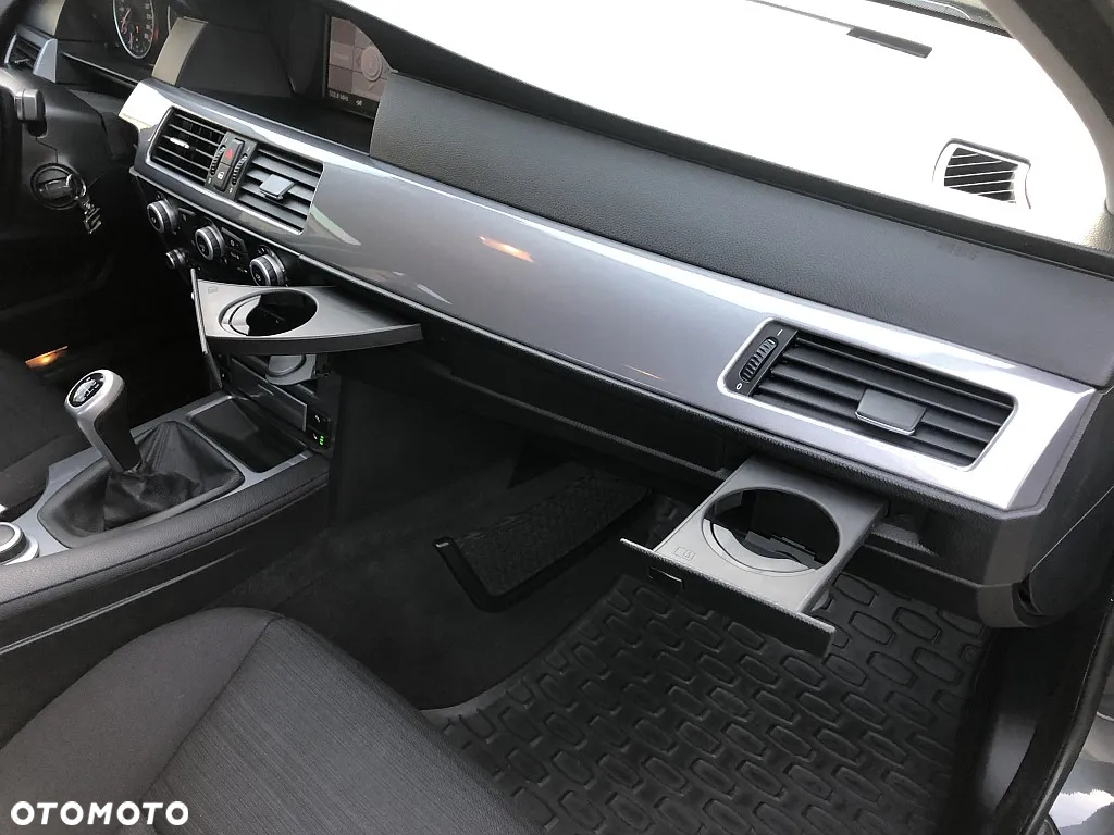 BMW Seria 5 523i - 28