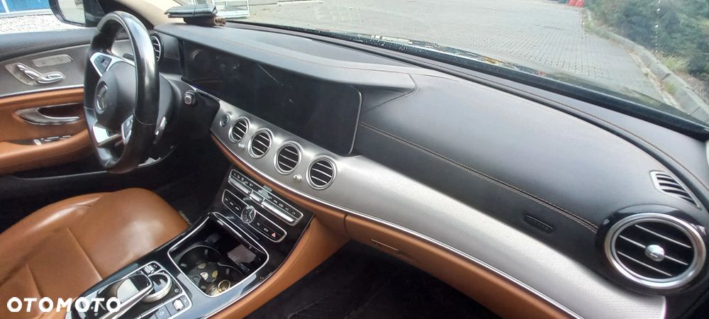 Mercedes-Benz Klasa E 220 d 4-Matic 9G-TRONIC - 2
