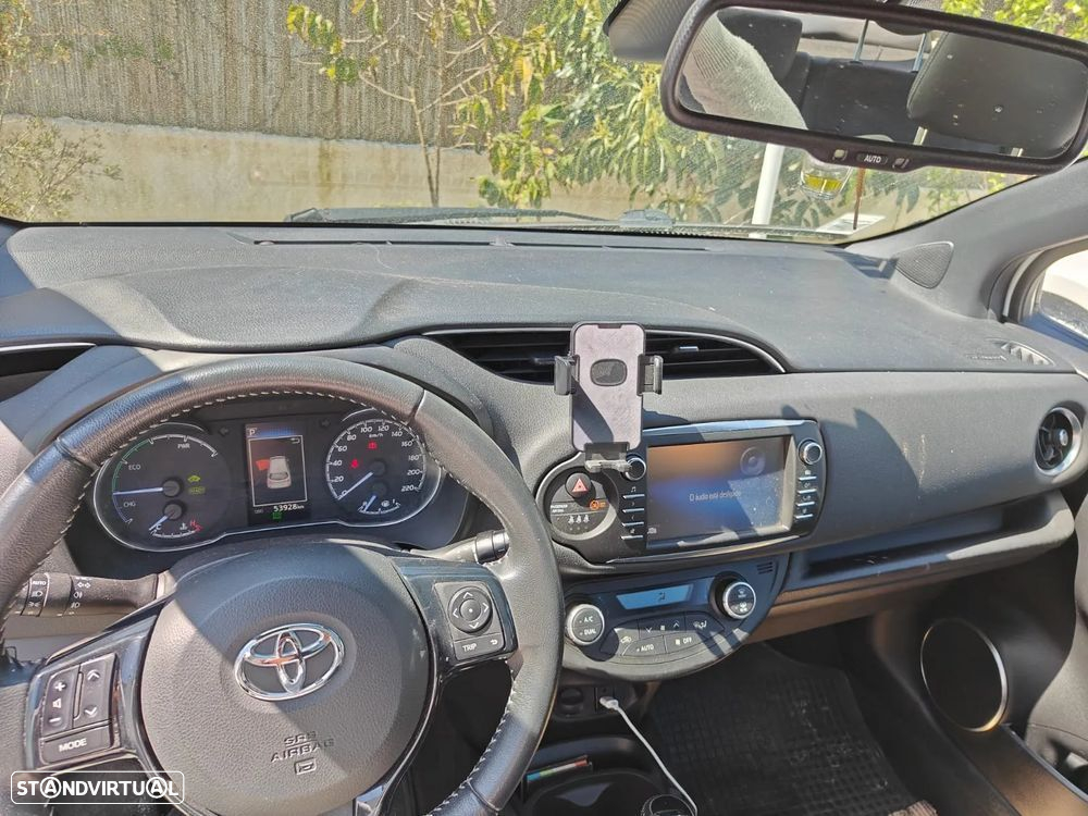 Toyota Yaris 1.5 HSD Comfort - 12