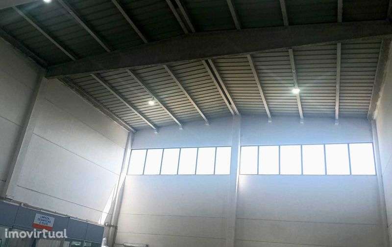 Arrendar armazém 340m2 industria junto à autoestrada e MAR - Grande imagem: 2/9