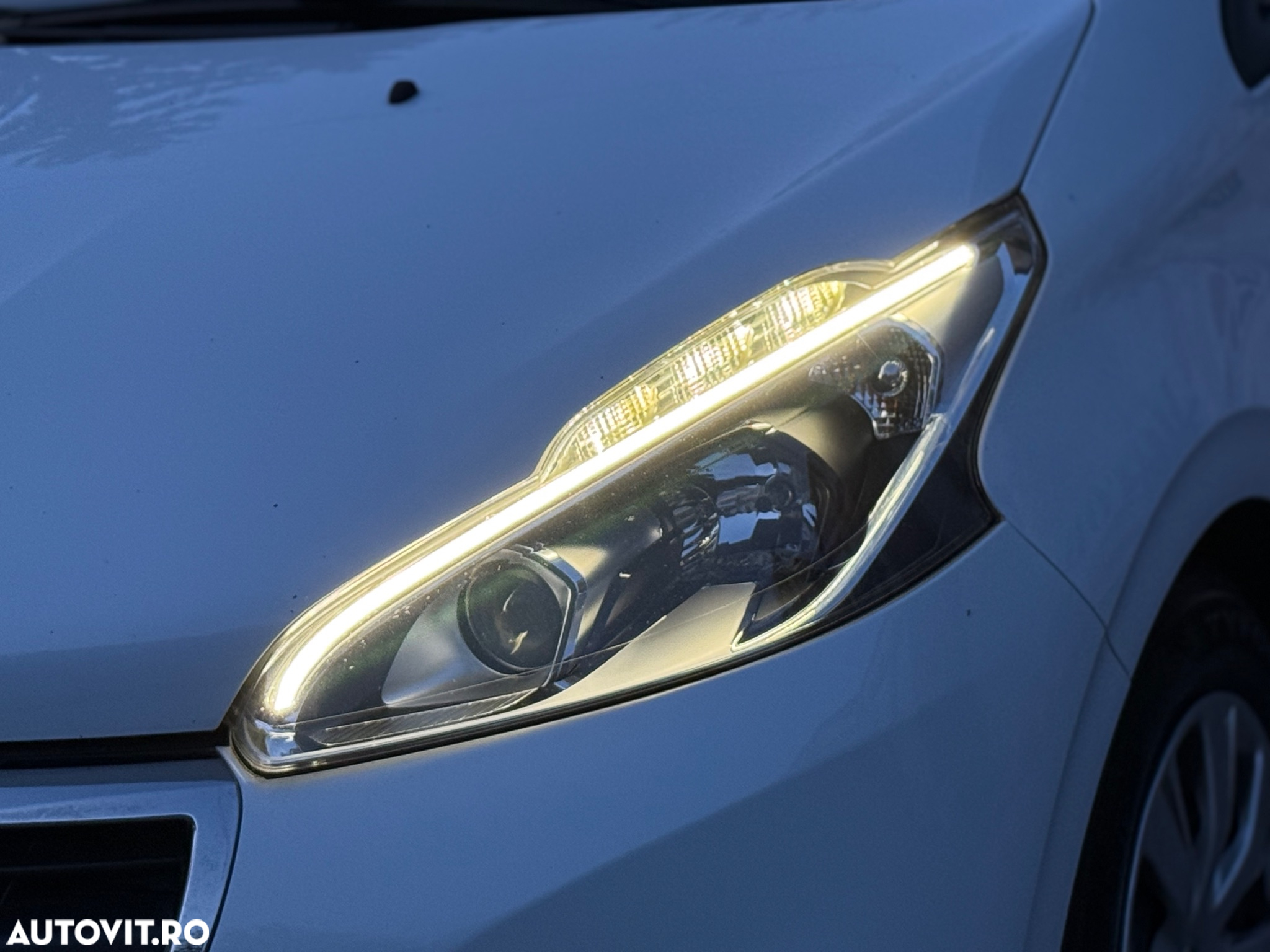 Peugeot 208 Blue-HDi 100 Stop&Start Allure - 16