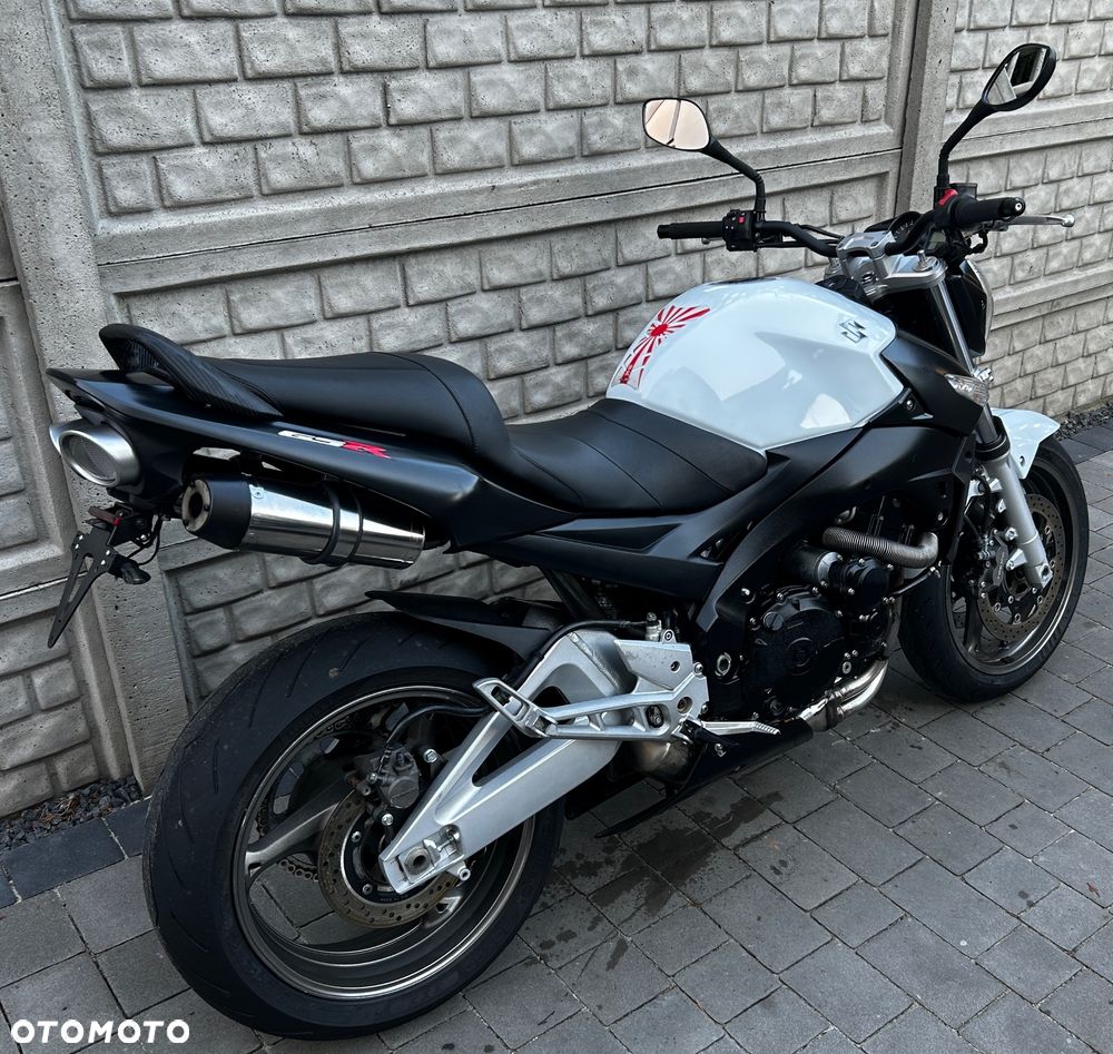 Suzuki GSR - 3