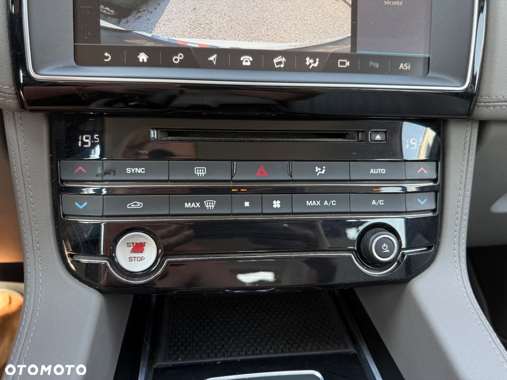 Jaguar F-Pace - 17