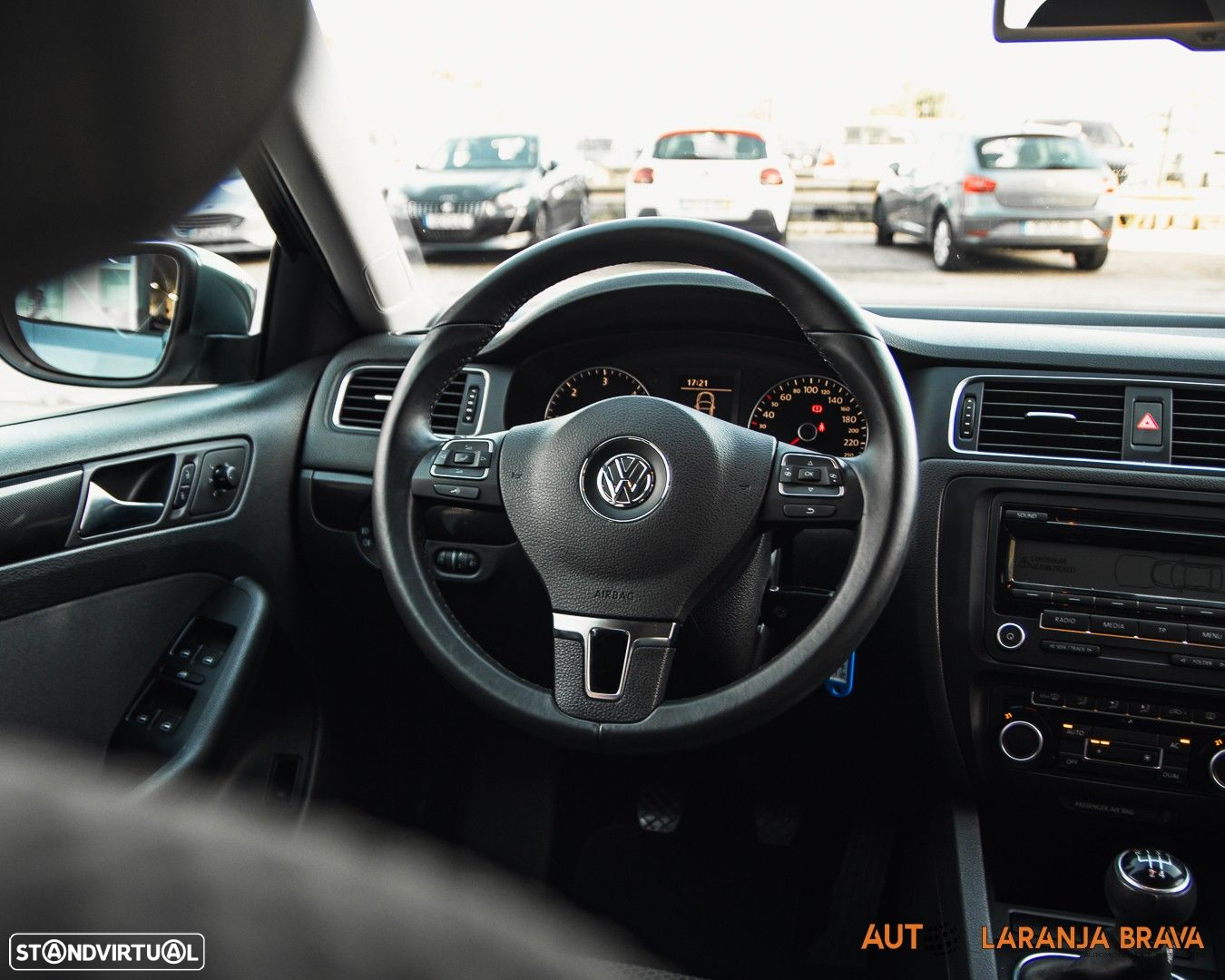 VW Jetta 1.6 TDi Confortline - 26