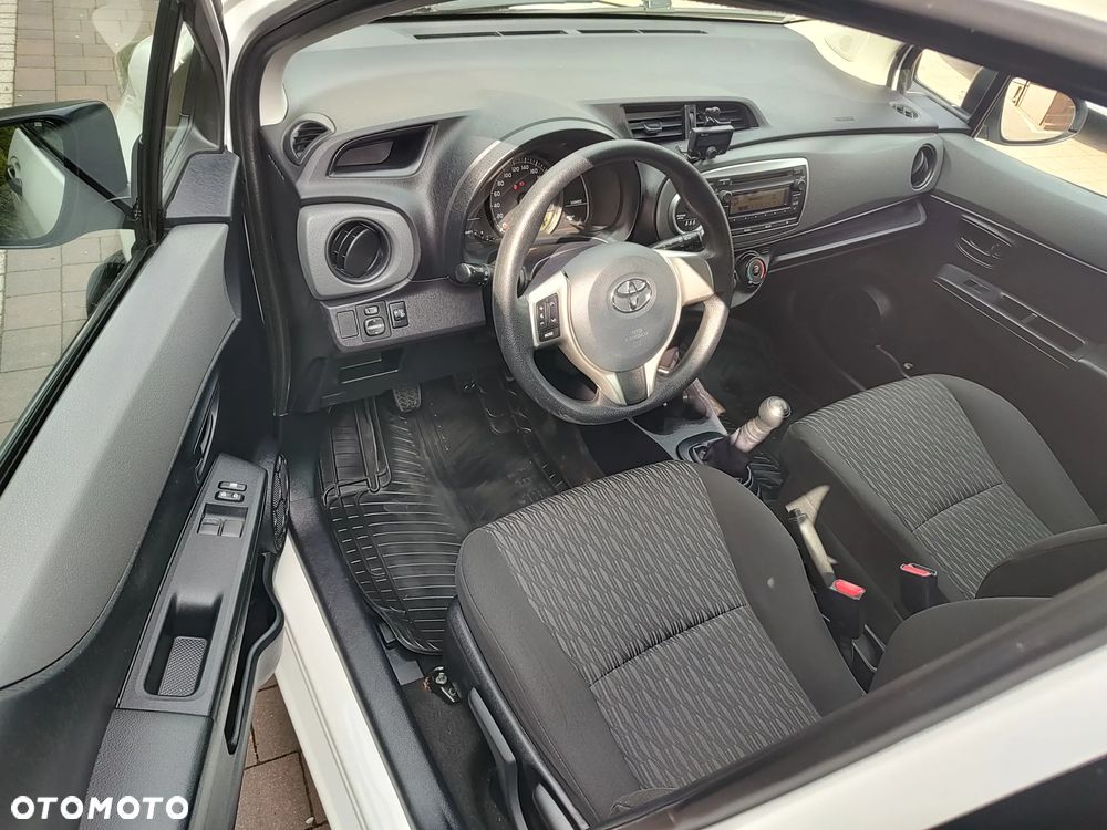 Toyota Yaris - 16