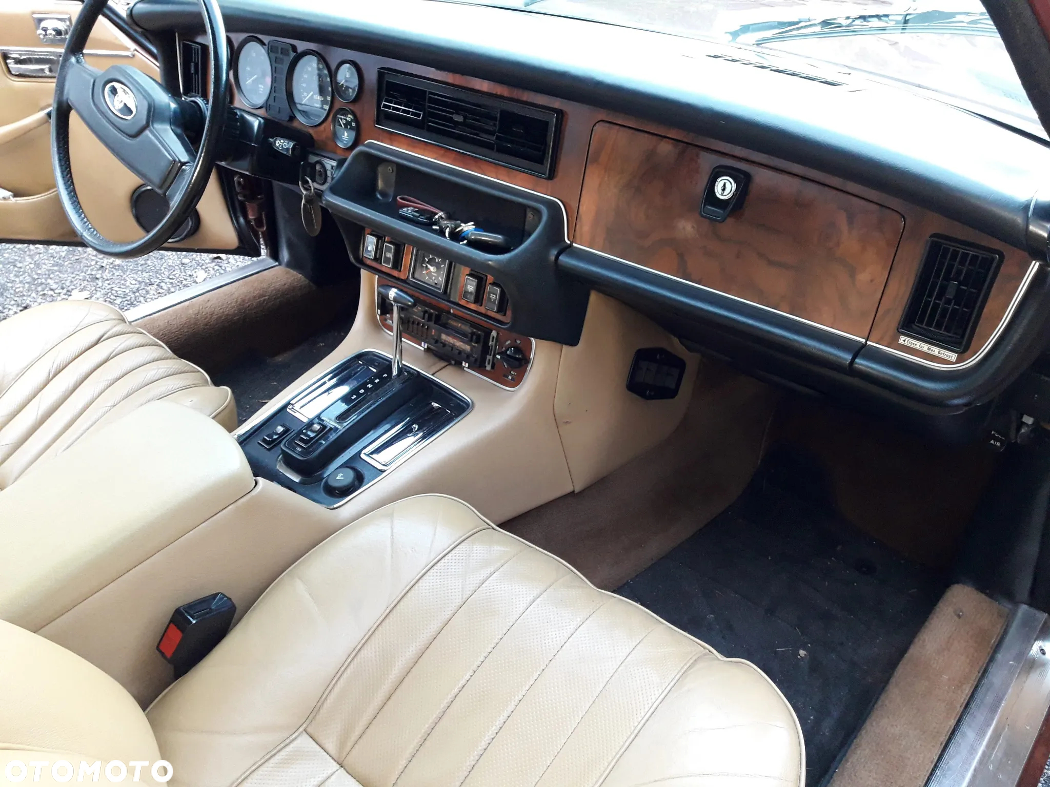 Jaguar XJ - 12