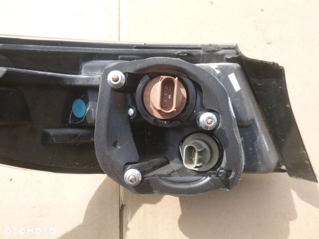 LAMPA PRAWY TYŁ PRAWA TYLNA MAZDA 6 SEDAN WERSJA USA 2010 - 11