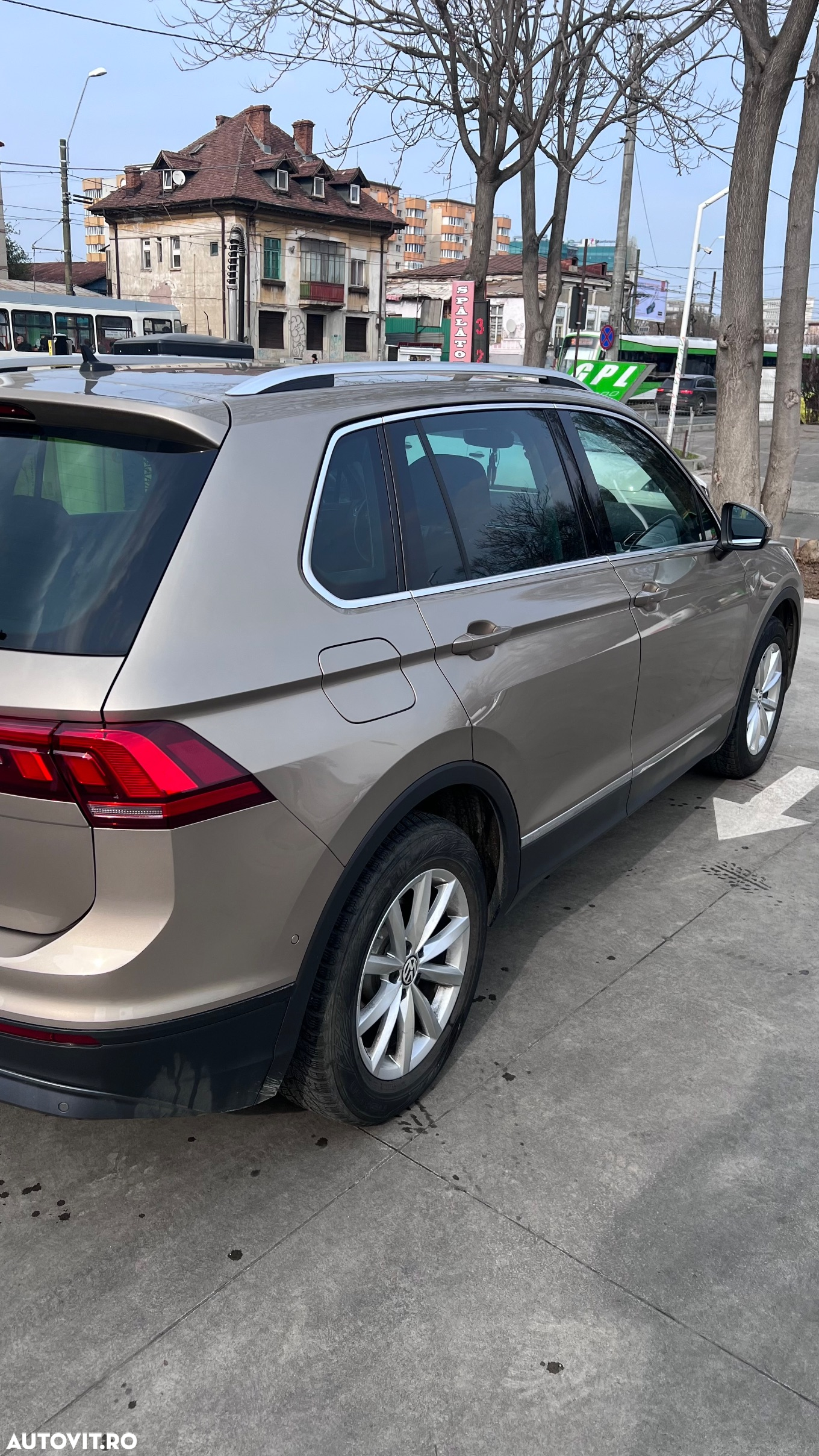 Volkswagen Tiguan - 2
