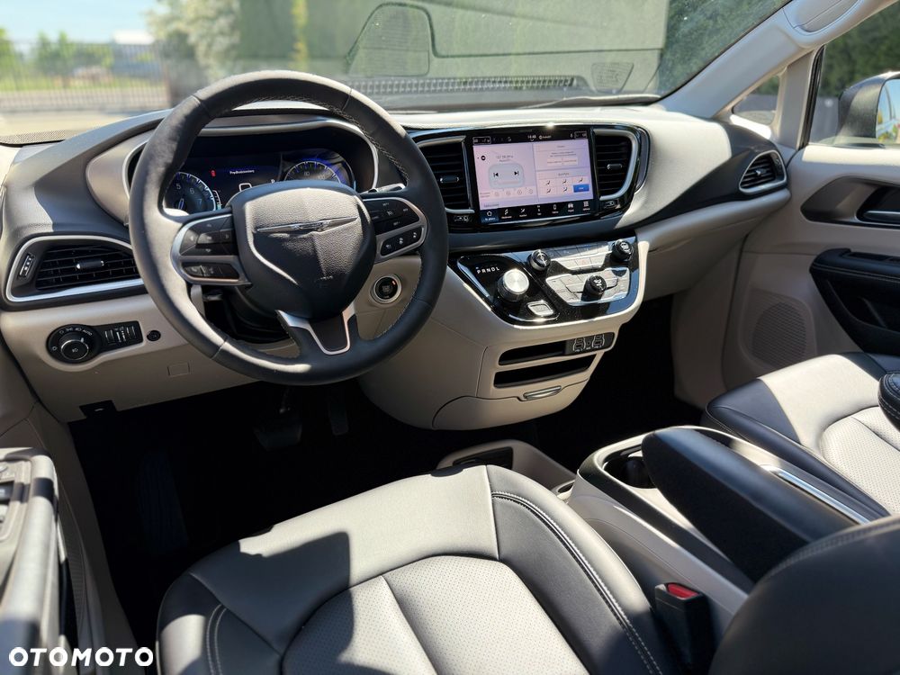 Chrysler Pacifica - 12