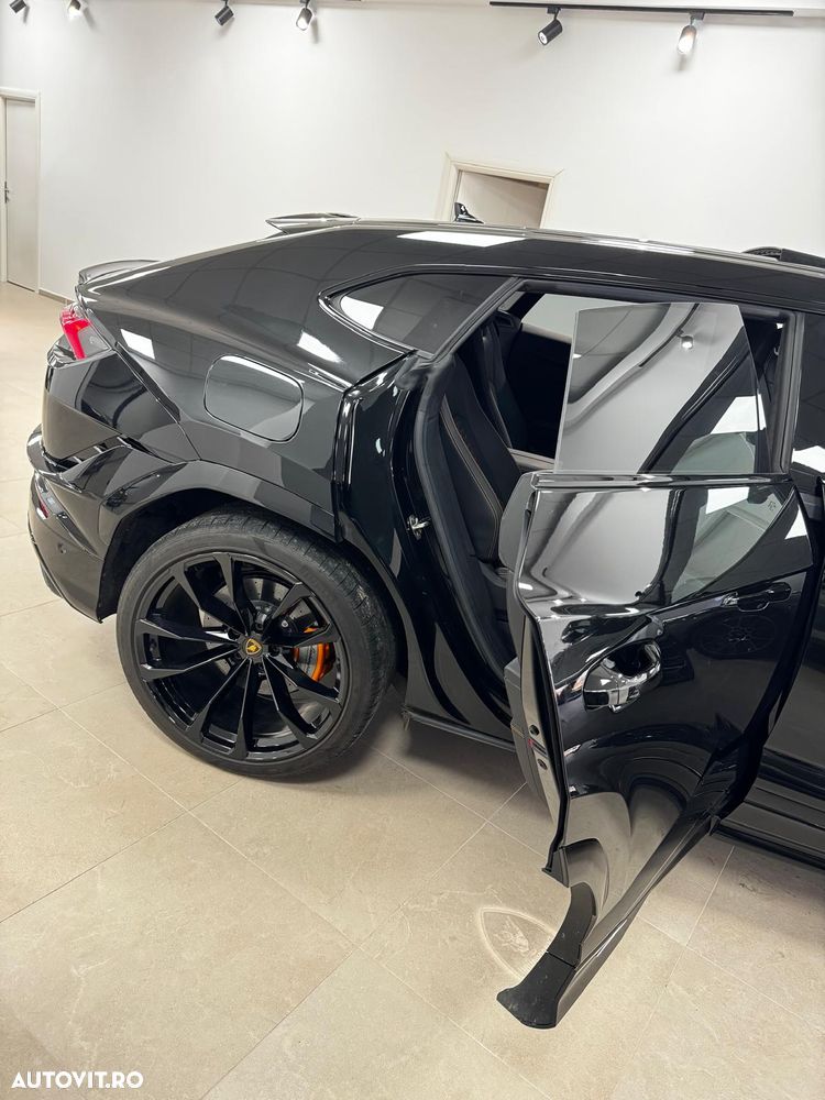 Lamborghini URUS - 12