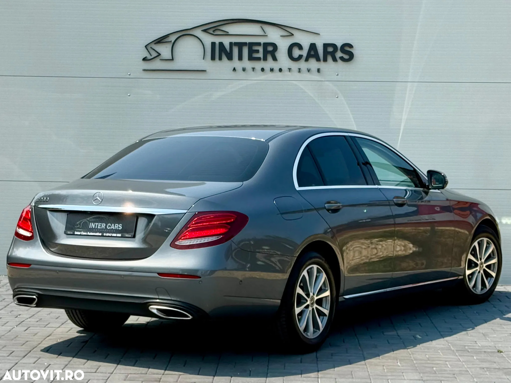 Mercedes-Benz E 200 9G-TRONIC Exclusive - 3