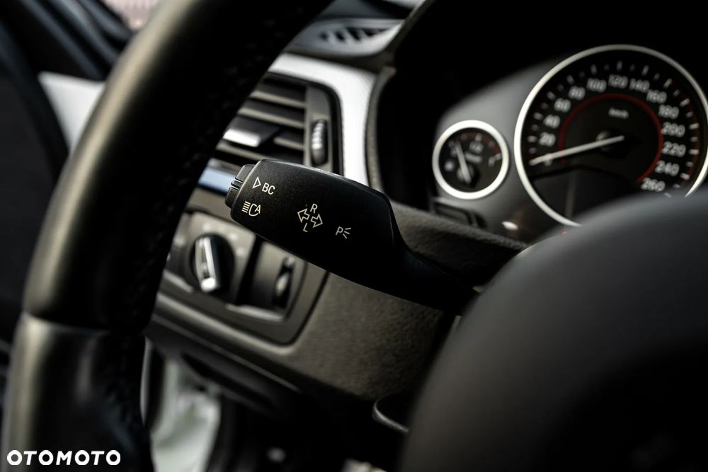 BMW Seria 3 320d xDrive M Sport - 31