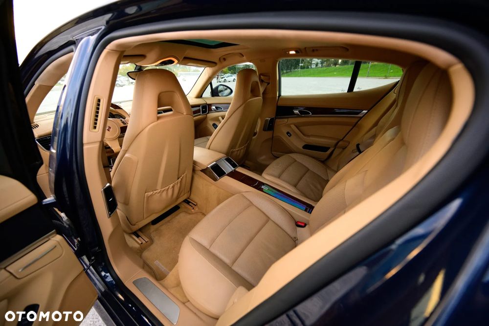 Porsche Panamera - 35