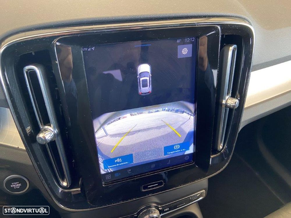 Volvo XC 40 2.0 B3 Plus Dark - 21