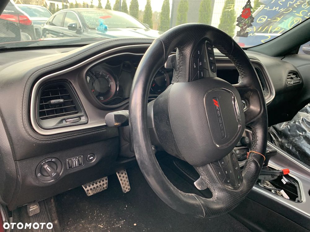 Dodge Challenger - 9