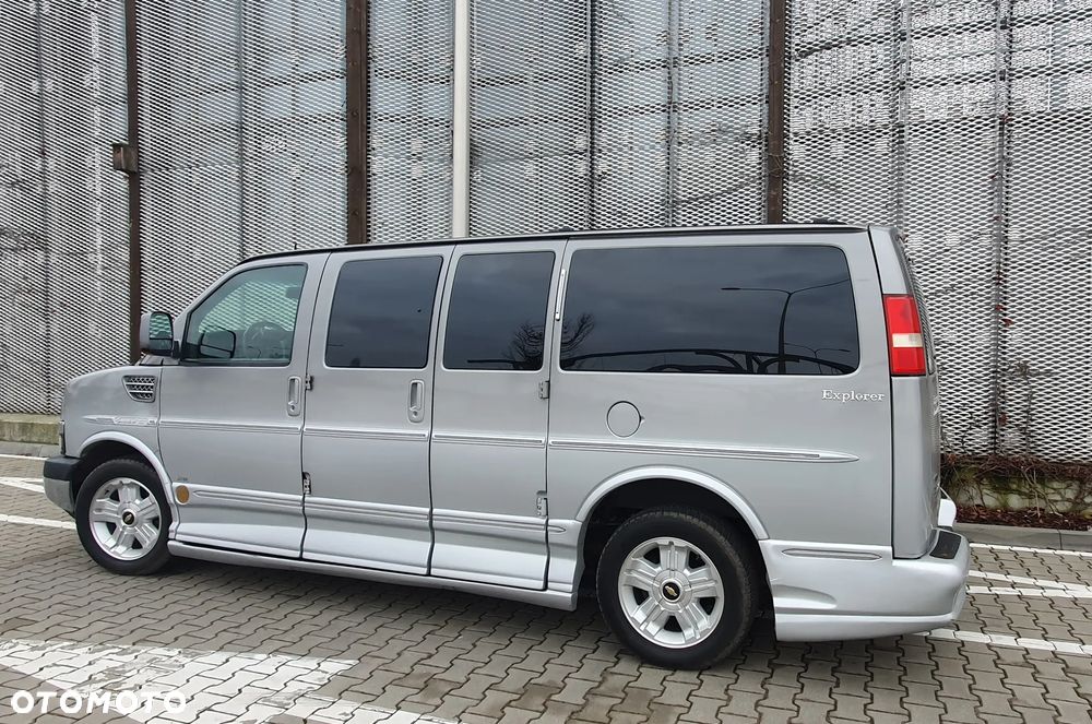 Chevrolet Express - 6