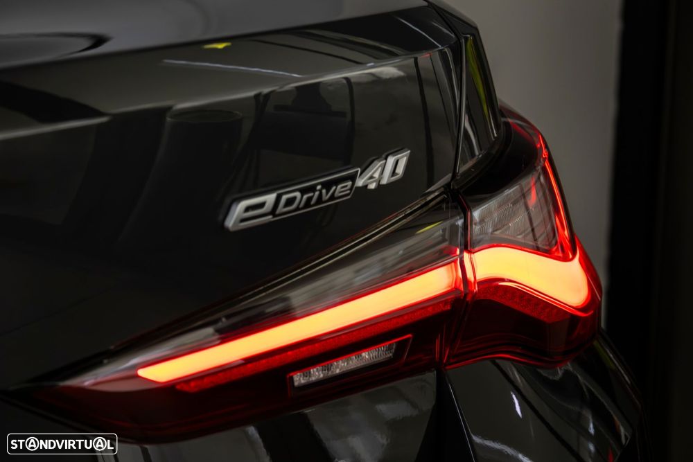 BMW i4 eDrive40 Desportiva M - 11