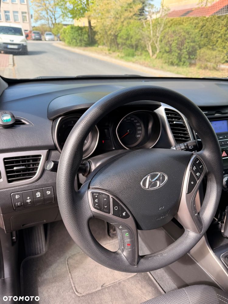 Hyundai i30 blue Kombi 1.6 CRDi Style - 9