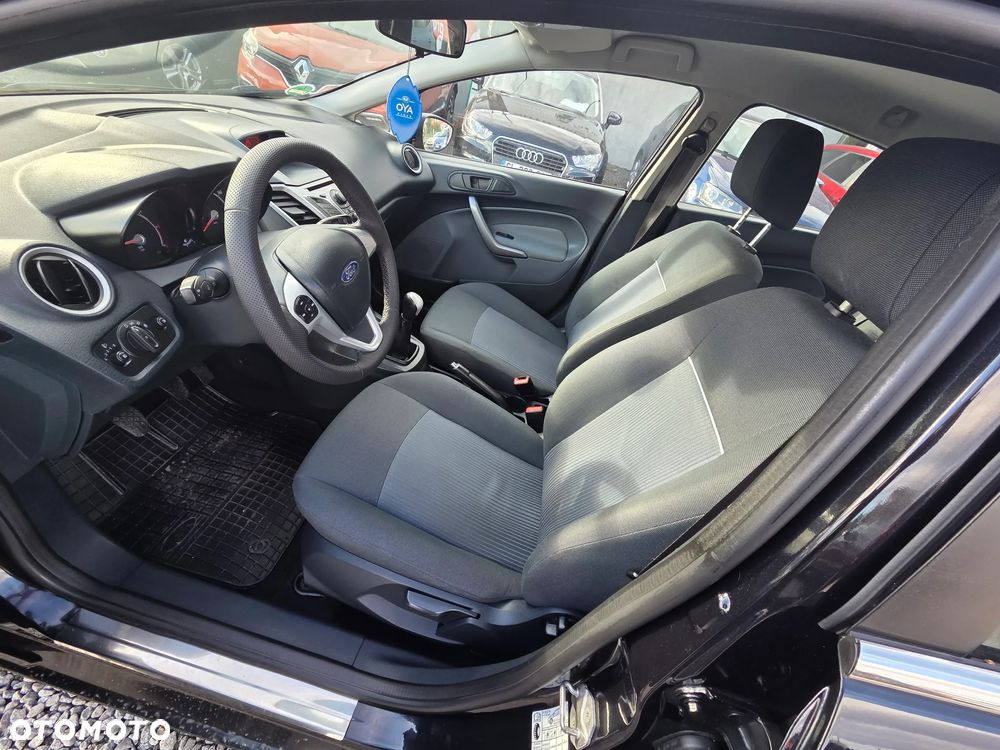 Ford Fiesta 1.6 TDCi DPF Titanium - 16