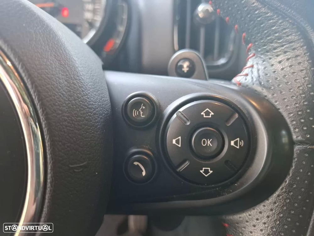 MINI Countryman Cooper SD Auto Desportiva - 31