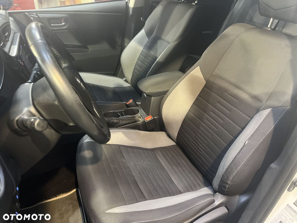 Toyota Auris - 12