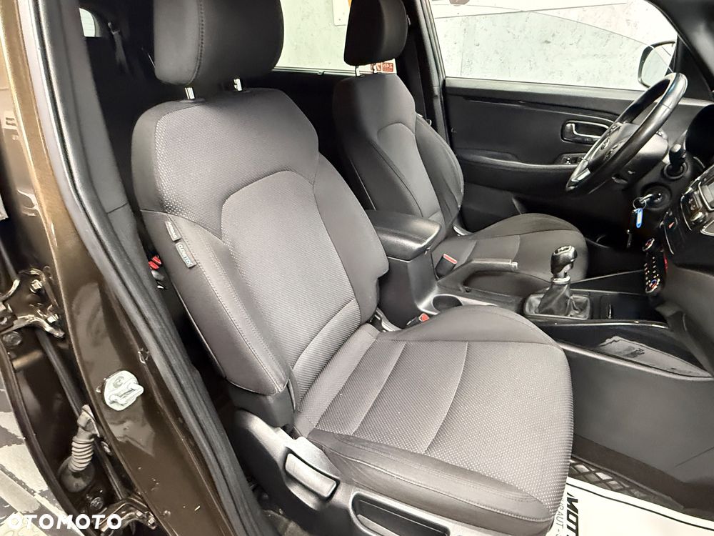 Kia Carens - 12