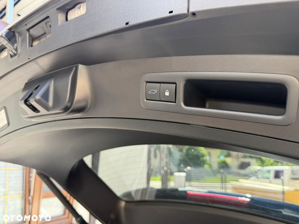 Lexus UX 250h (E-FOUR) Luxury Line - 17