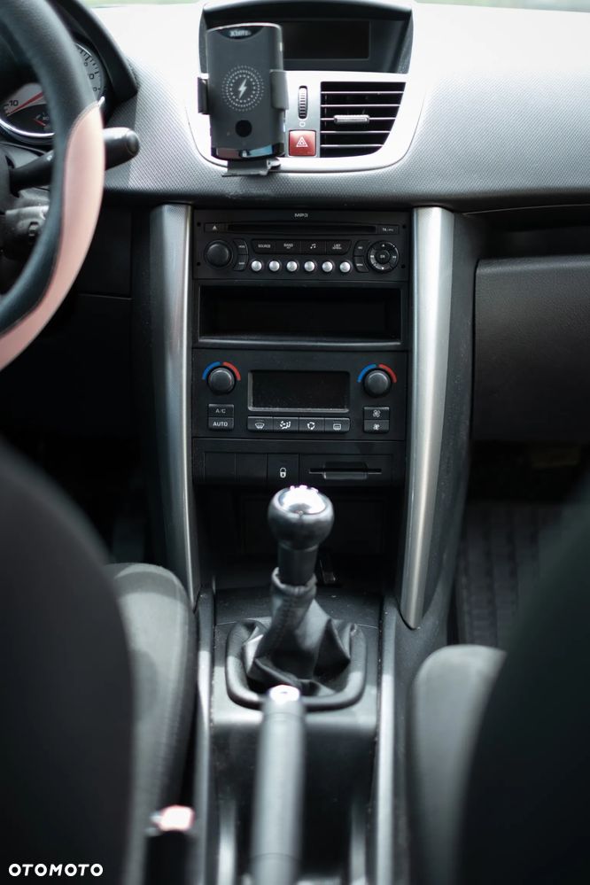 Peugeot 207 1.4 16V Trendy - 25