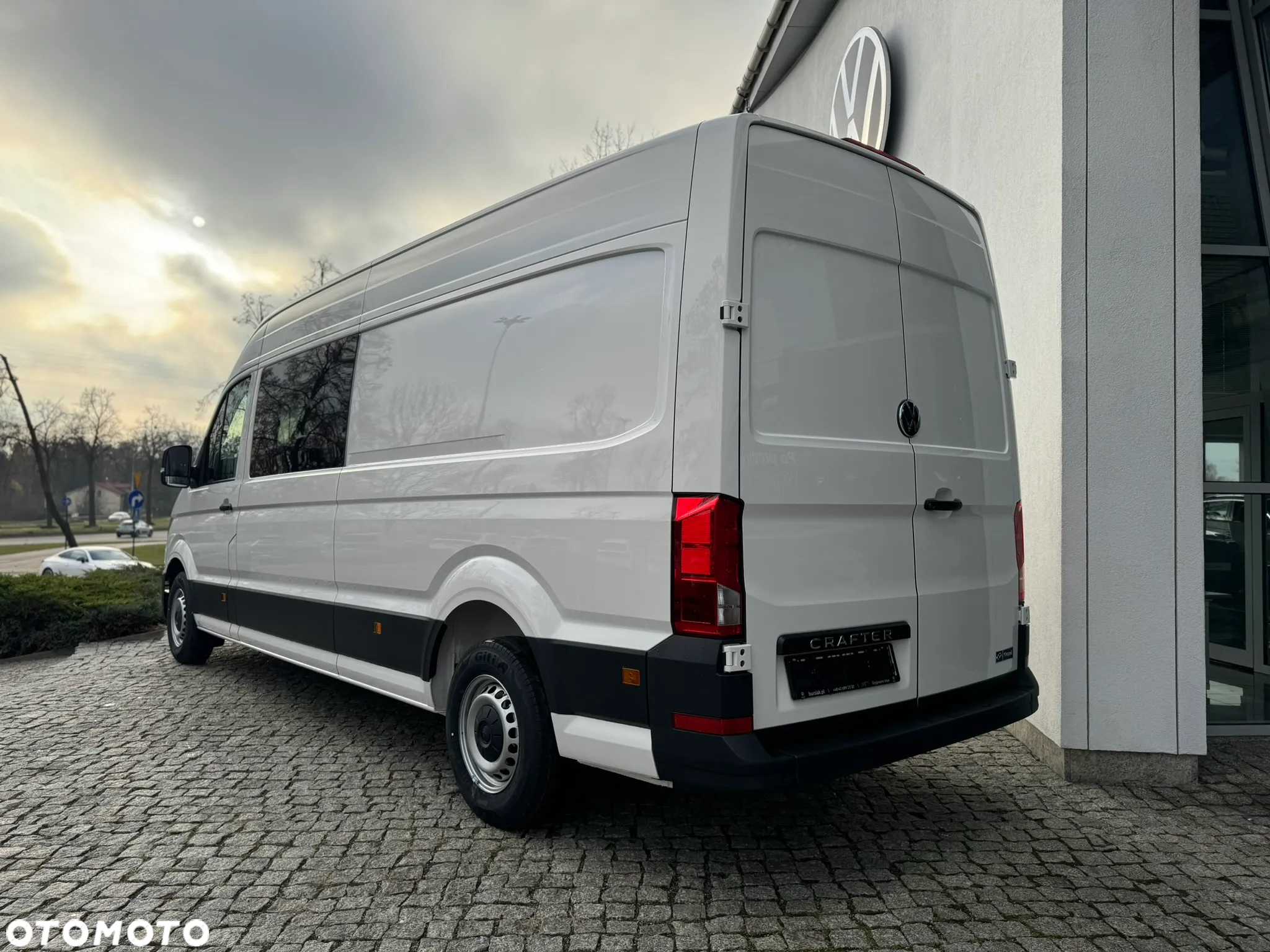 Volkswagen Crafter Brygadówka 7 osób - 11