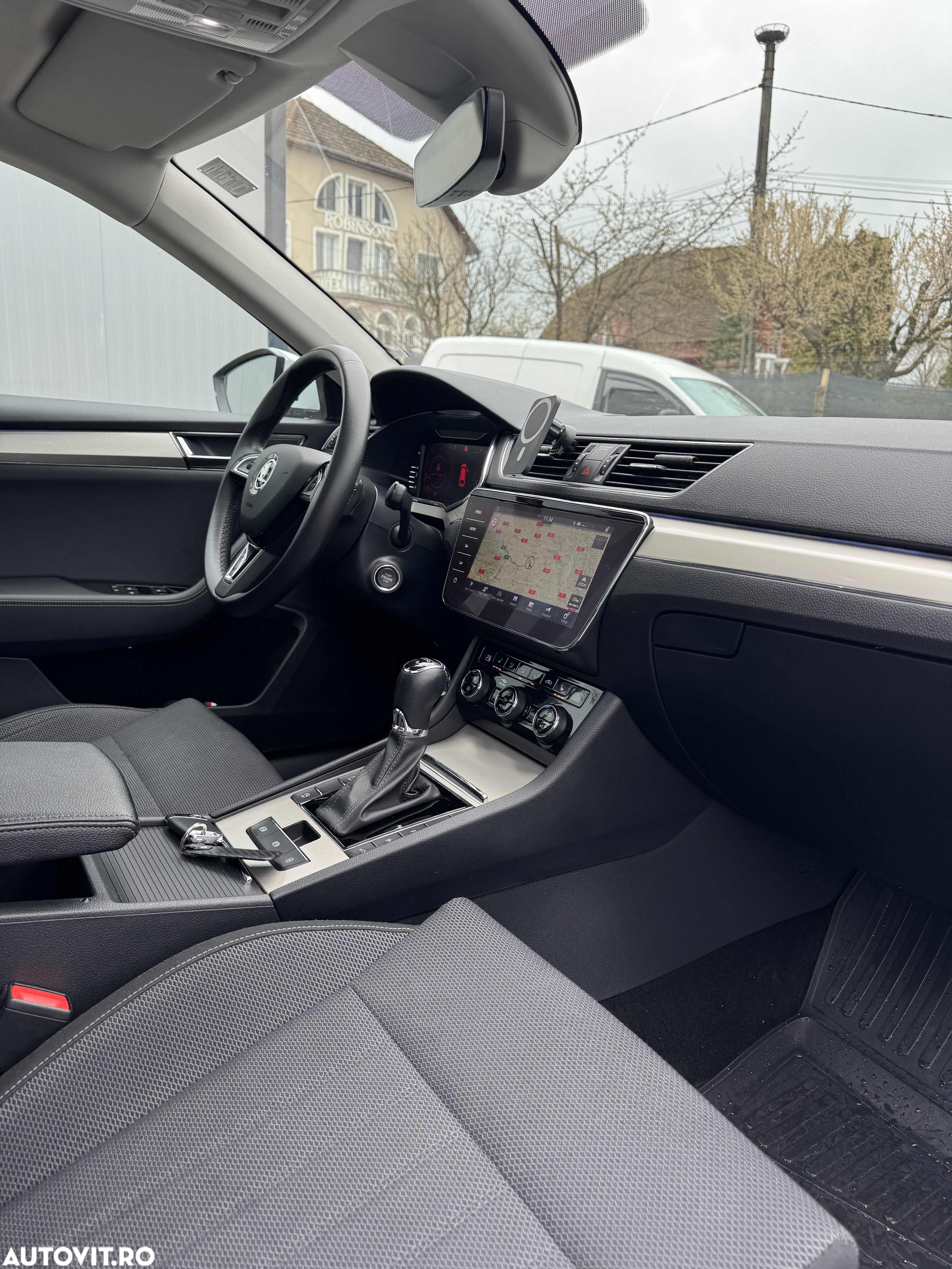 Skoda Superb 2.0 TDI DSG Sportline - 29