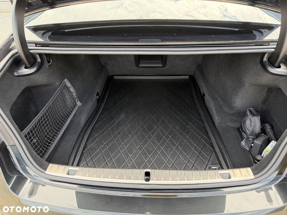 BMW Seria 7 750i xDrive sport - 26