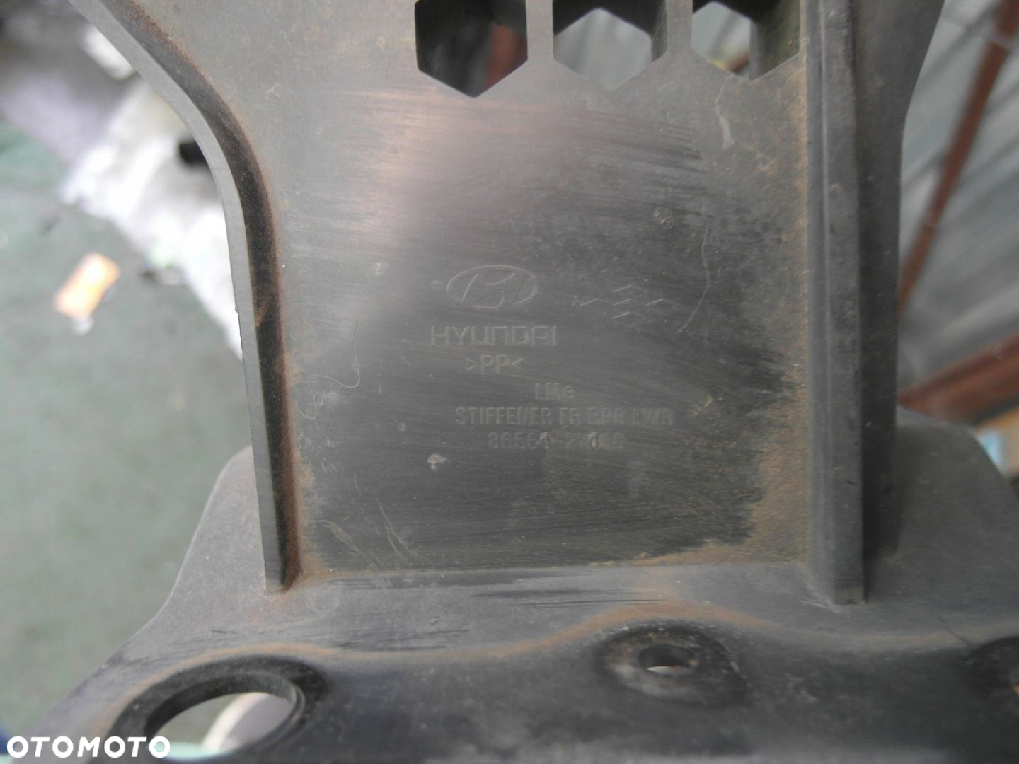 HYUNDAI IX35 PLASTER MIODU DOLNA BELKA PRZEDNIA ZDERZAKA 86561-2Y100 NR72 - 4