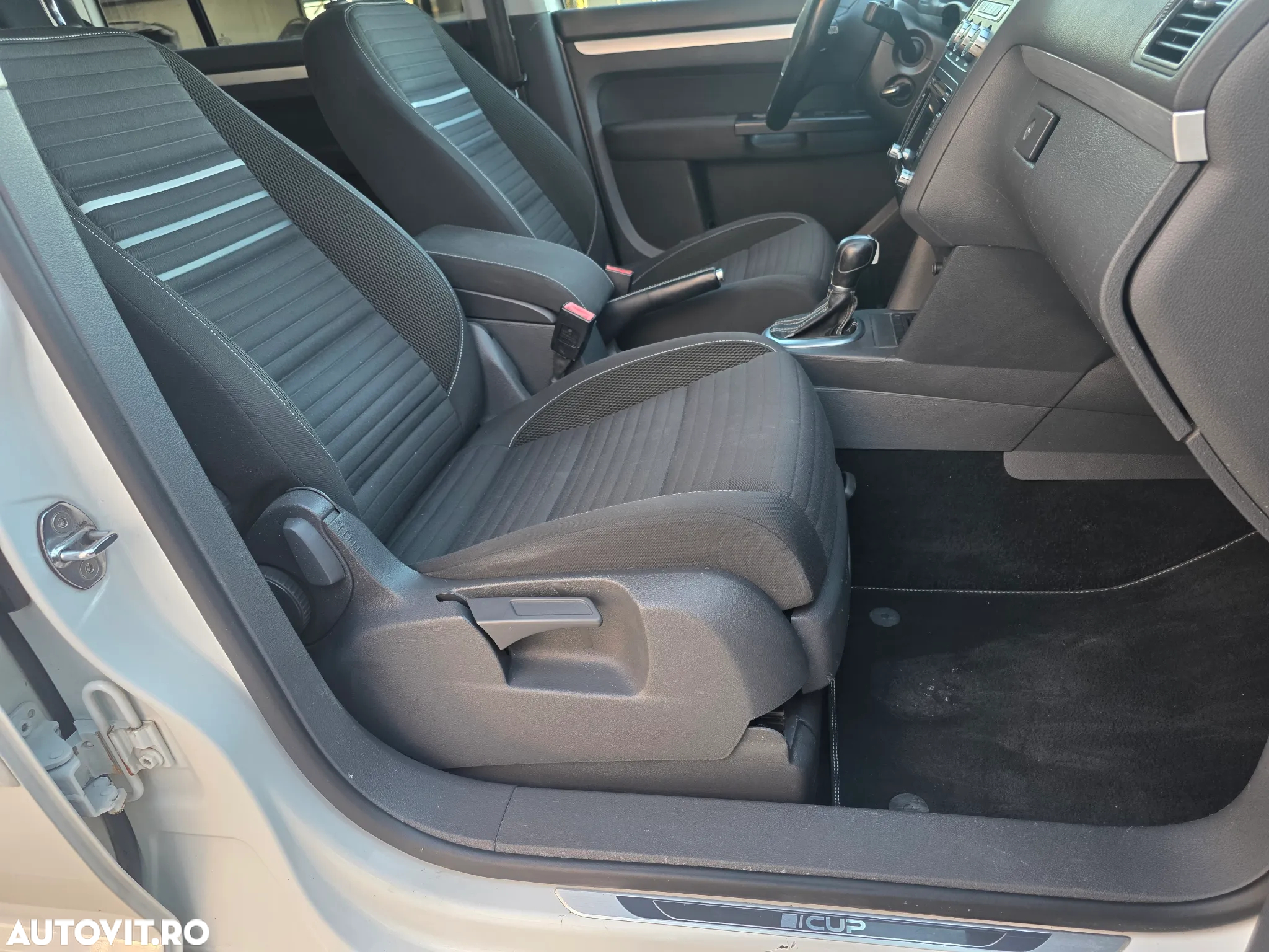 Volkswagen Touran 1.6 TDI DPF BlueMotion Technology DSG Cup - 9