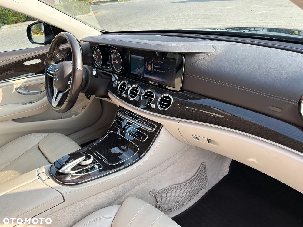 Mercedes-Benz Klasa E 220 d 4-Matic 9G-TRONIC - 13