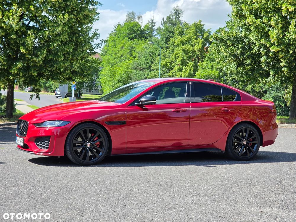 Jaguar XE 2.0 P250 R-Dynamic Black - 2