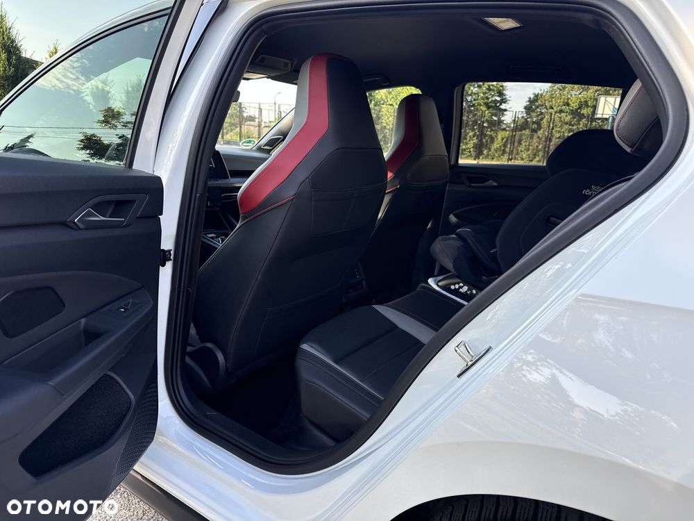 Volkswagen Golf GTI (BlueMotion Technology) DSG Performance - 12