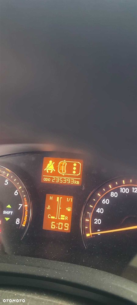 Toyota Avensis - 7