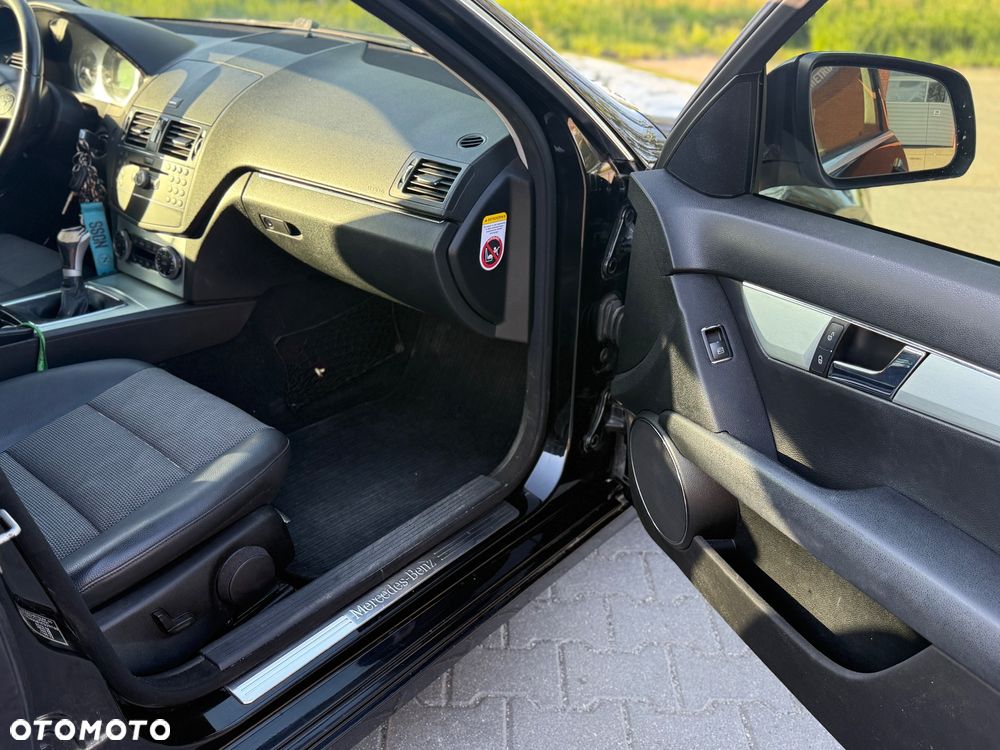 Mercedes-Benz Klasa C 220 CDI Avantgarde - 22