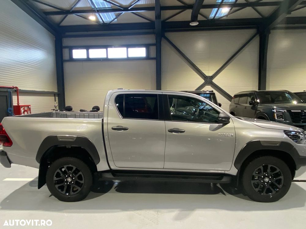 Toyota Hilux 2.8D 204CP 4x4 Double Cab AT MHEV Invincible - 2
