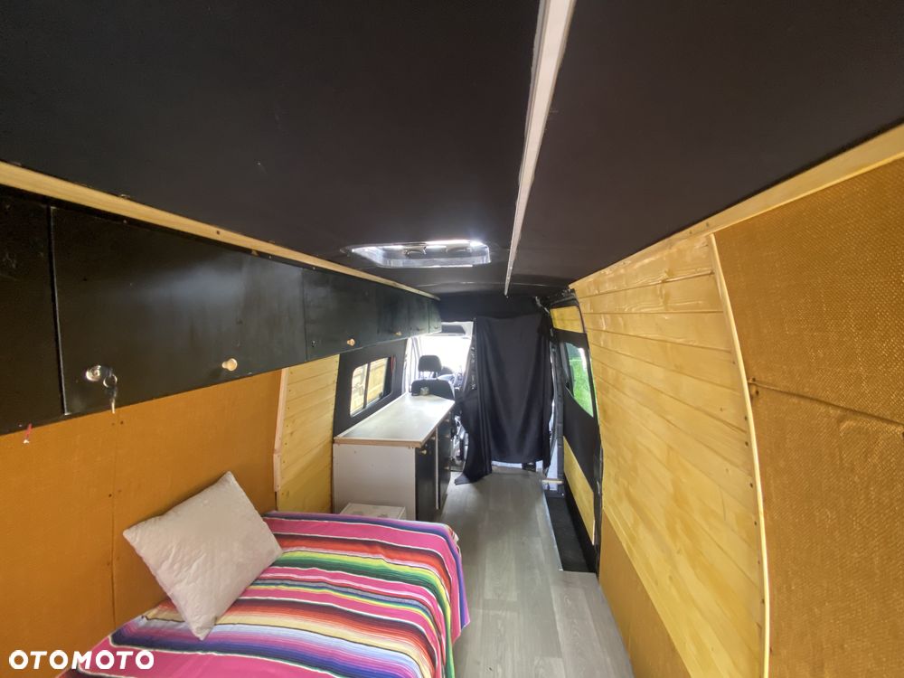 Mercedes-Benz Sprinter - 12
