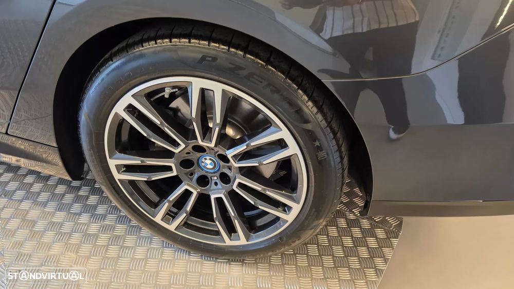 BMW i5 eDrive40 Pack Desportivo M Pro - 32