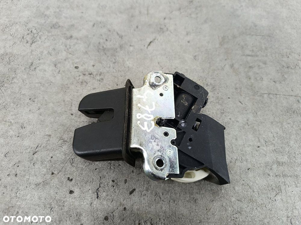 ZAMEK KLAPY VW PASSAT B6 4F5827505D - 2