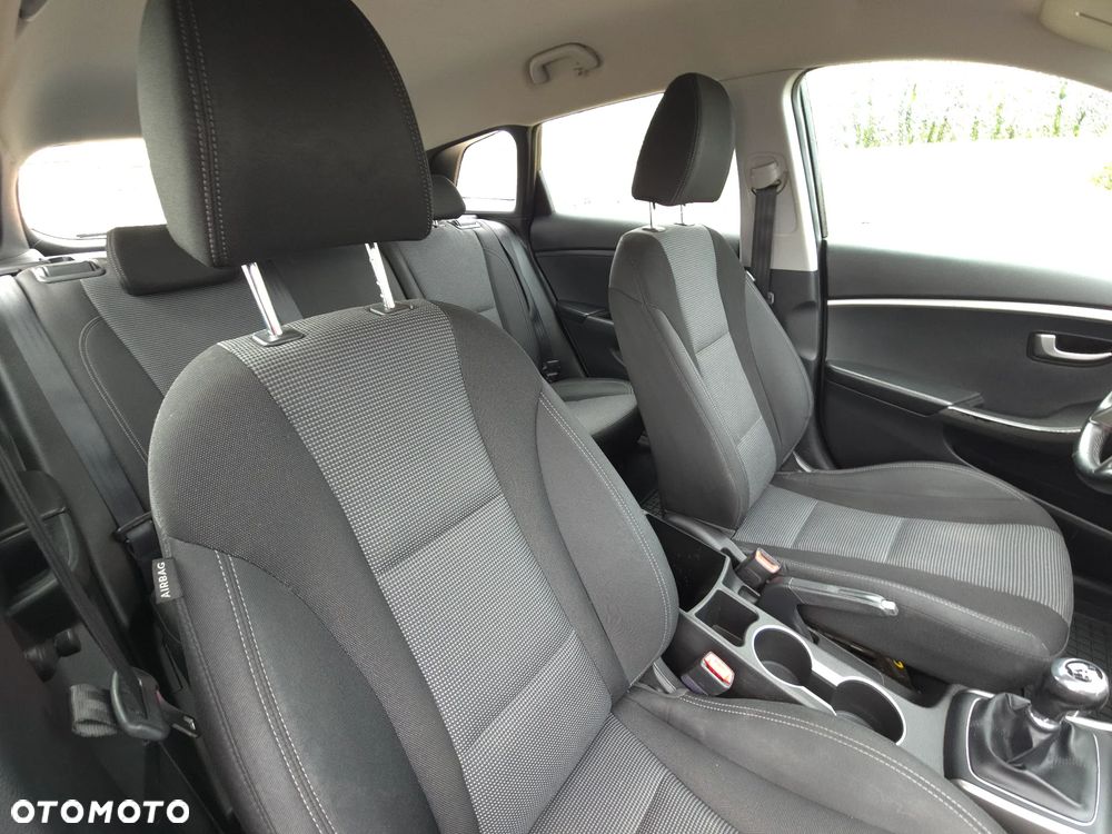 Hyundai i30 blue 1.4 Classic - 15