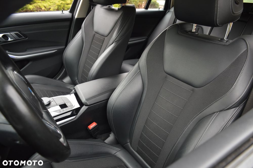 BMW Seria 3 320d MHEV Sport Line - 23