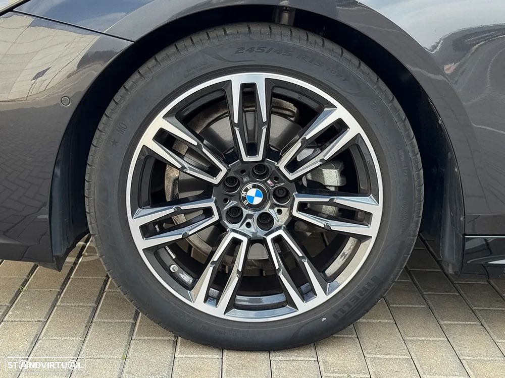 BMW 520 d Pack Desportivo M - 14