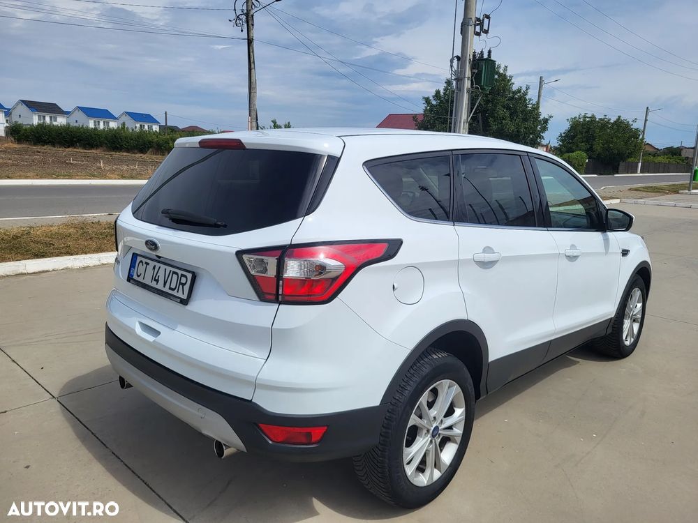 Ford Kuga 1.5 TDCi 2WD Powershift Titanium - 3
