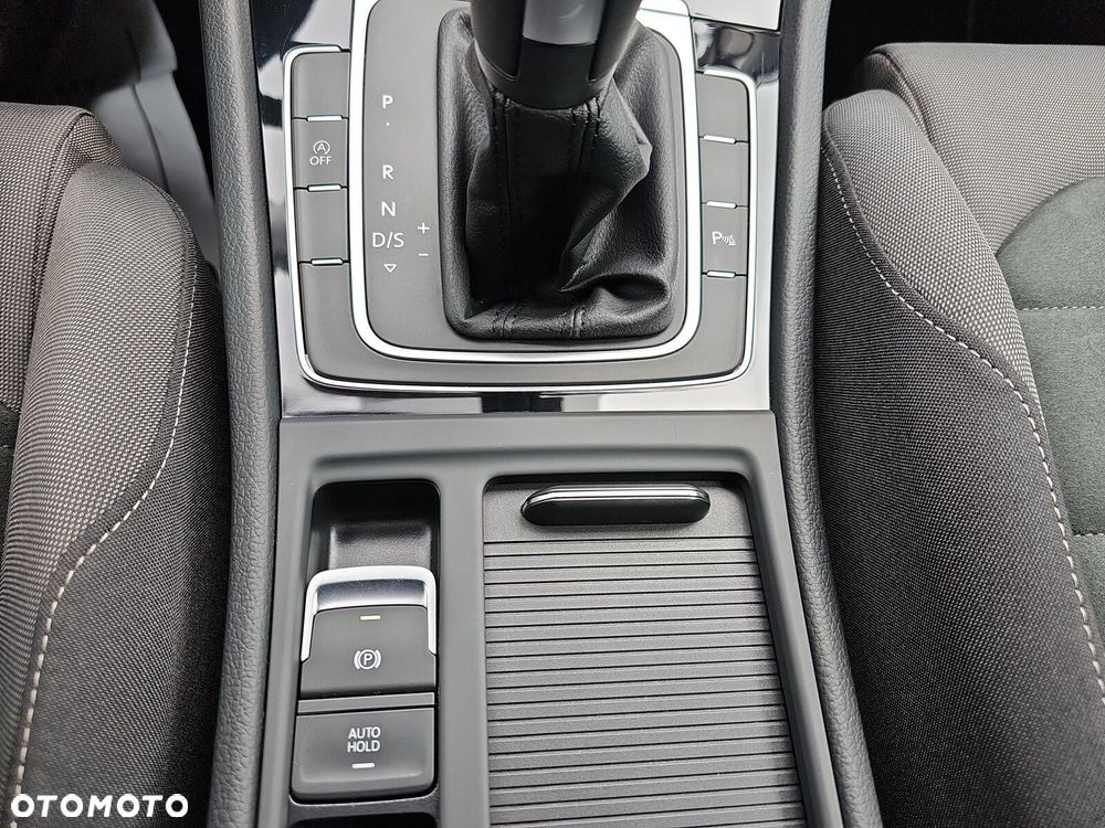 Volkswagen Golf - 24