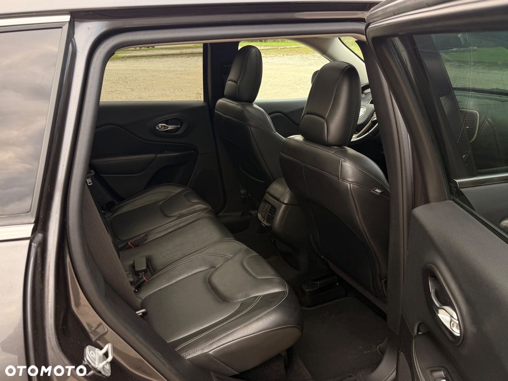 Jeep Cherokee - 13