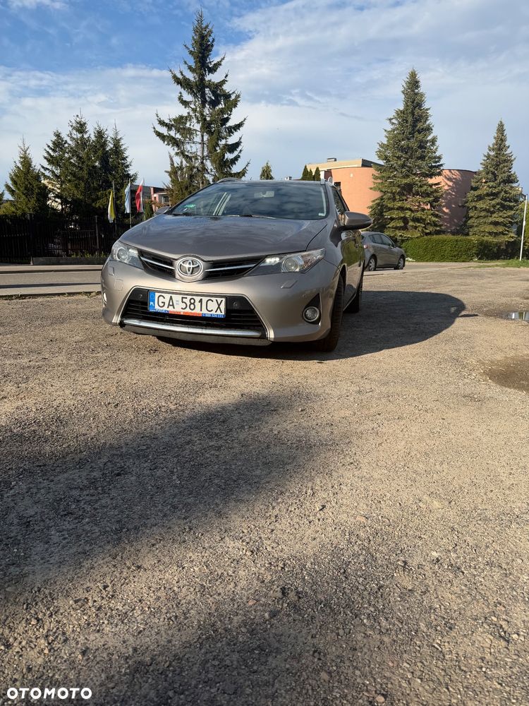Toyota Auris 1.4 D-4D Premium Comfort - 1